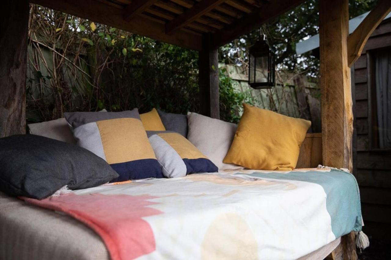 Charming 2-Bed Cabin In Sutton Coldfield Ngoại thất bức ảnh